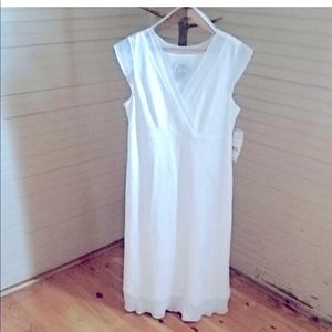 White Linen dress NWT size 6 GORGEOUS